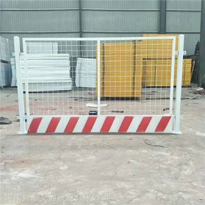 安裝鄭州地鐵工地專(zhuān)用基坑周邊施工防護(hù)欄 泥漿池深洞口安全警示圍欄網(wǎng)